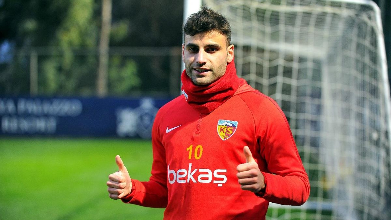 Fenerbahçe Deniz Türüç transferini açıkladı...