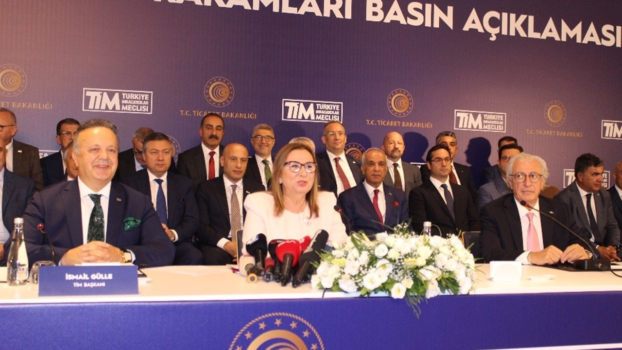 İzmir'de Bakan Ruhsar Pekcan, Temmuz ayı ihracat rakamlarını açıkladı