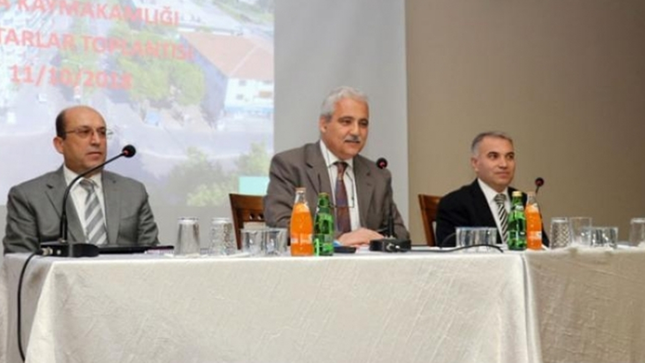 Manisa'da Kaymakam Kemal Duru muhtarları dinledi