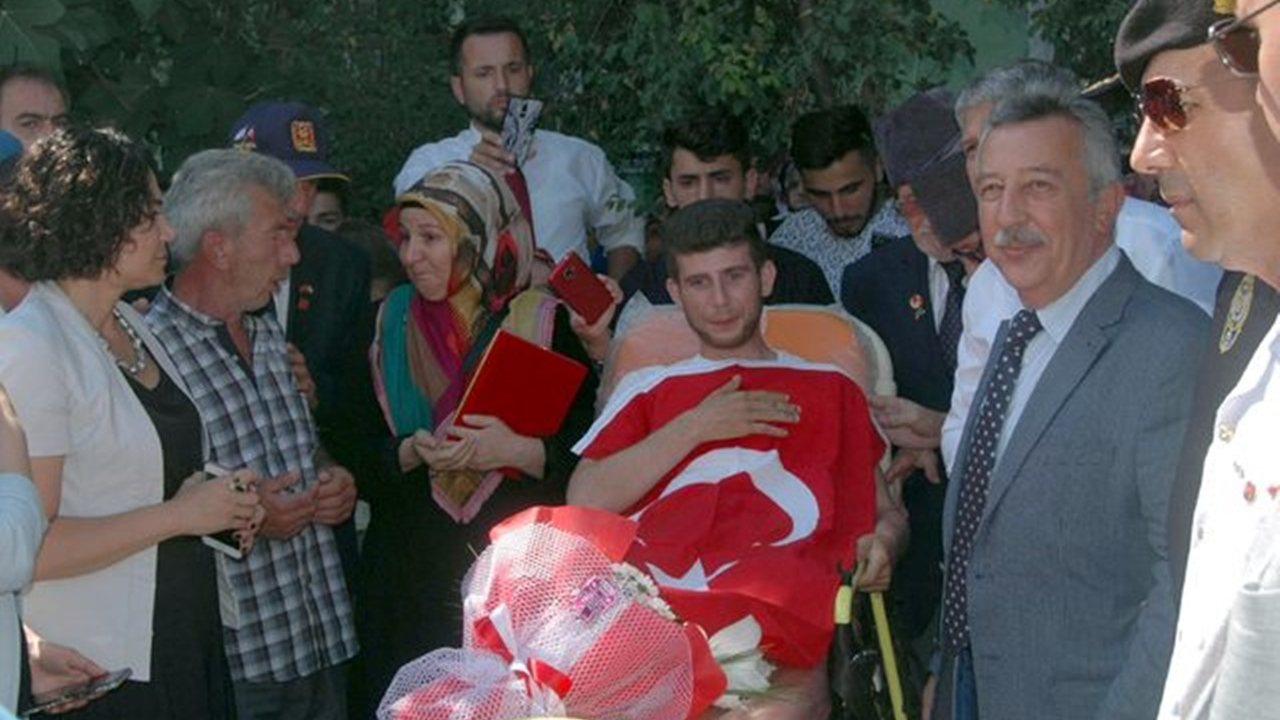 Kahraman gazi böyle karşılandı!