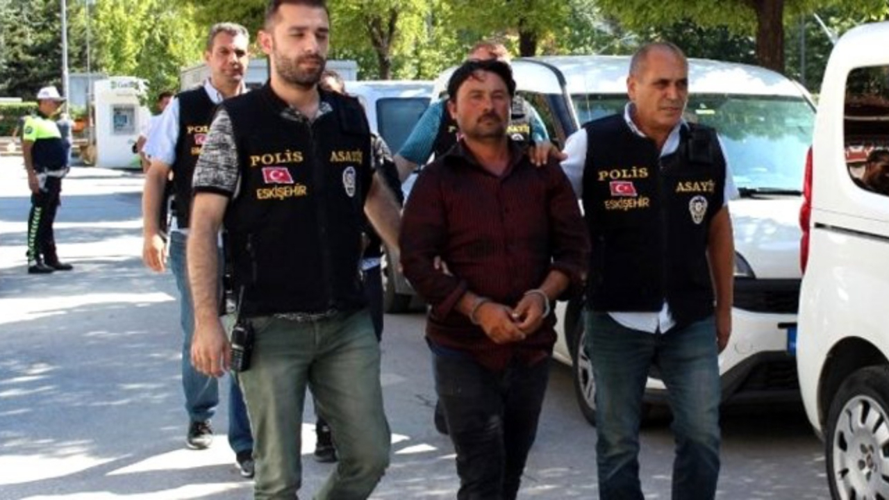 Öldürdüğü kişiyi parçalayıp valize koydu!