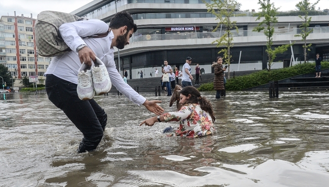 İstanbul'dan sel manzaraları...