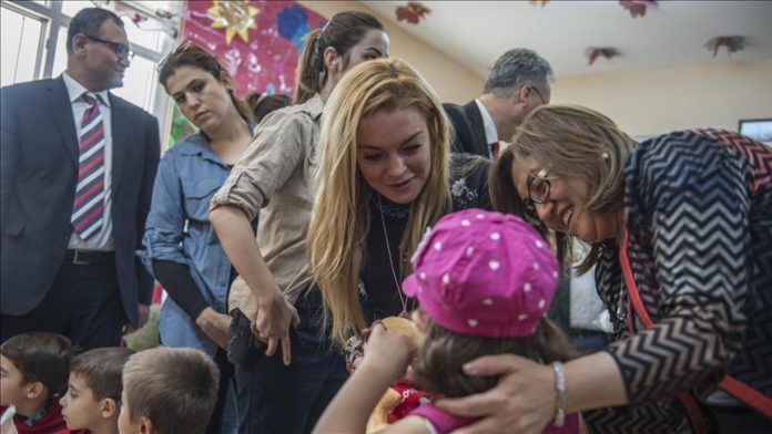 Ünlü oyuncu Lindsay Lohan Erdoğan'ın sözüyle Trump'a seslendi