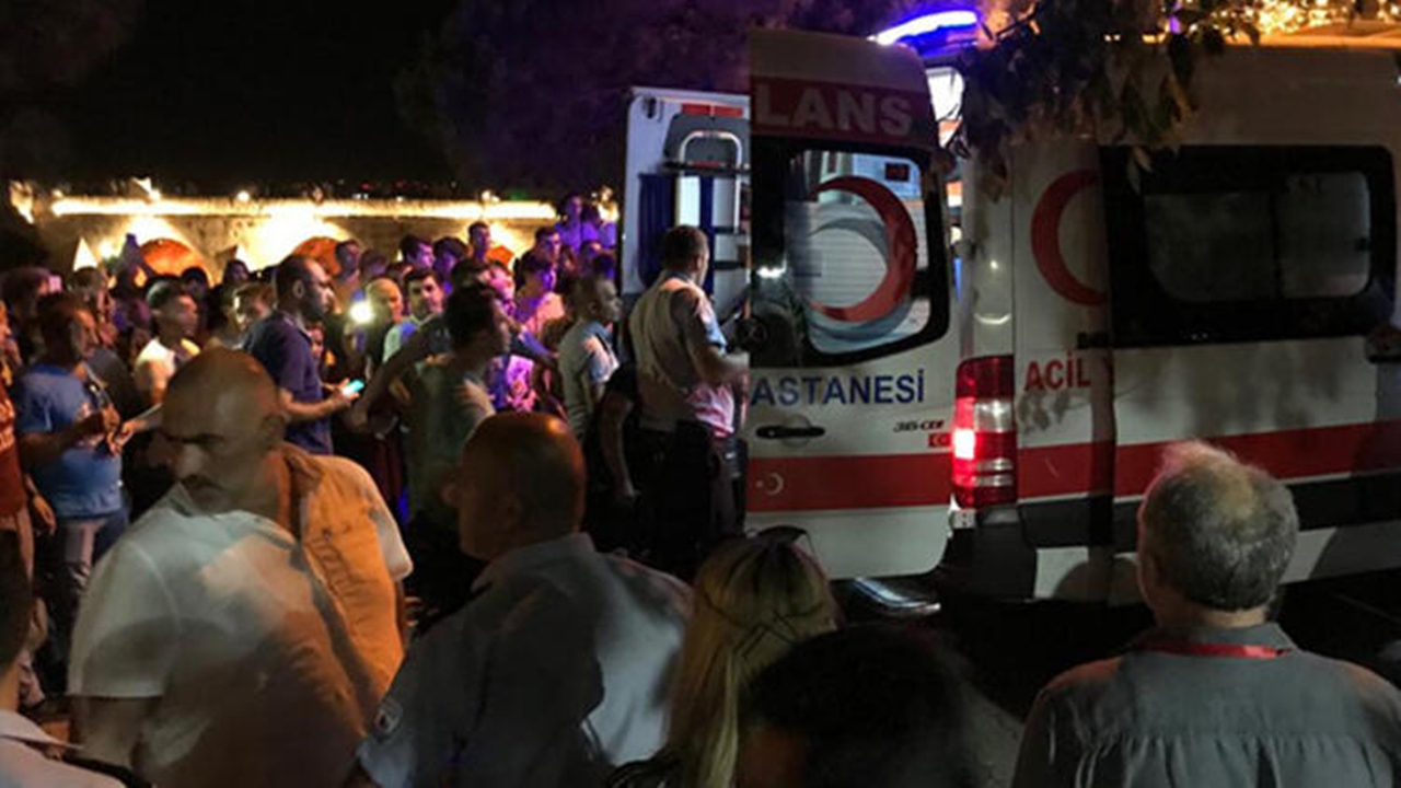 Festival alanında havai fişek kazası