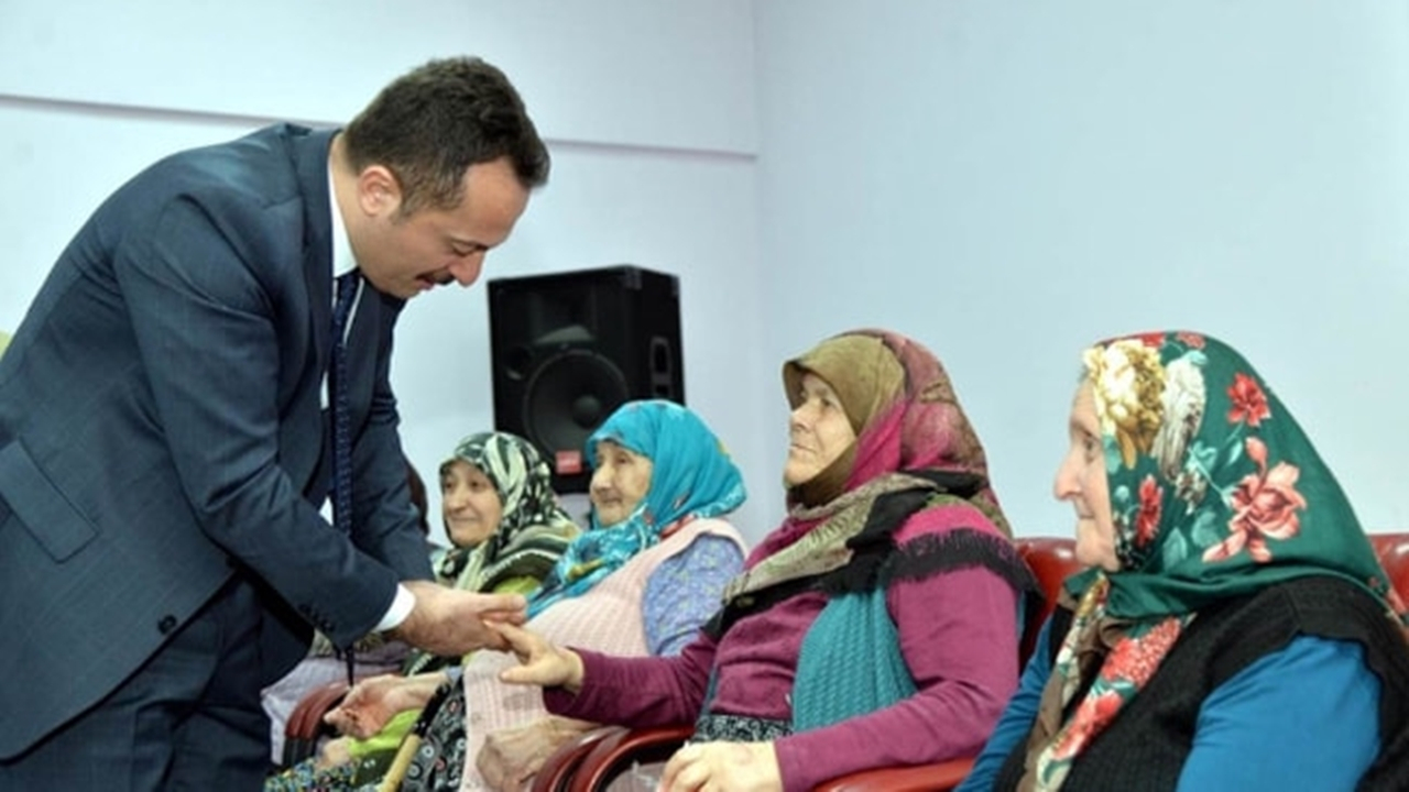 Bilecik'te Vali Bilal Şentürk, huzurevi sakinleriyle buluştu