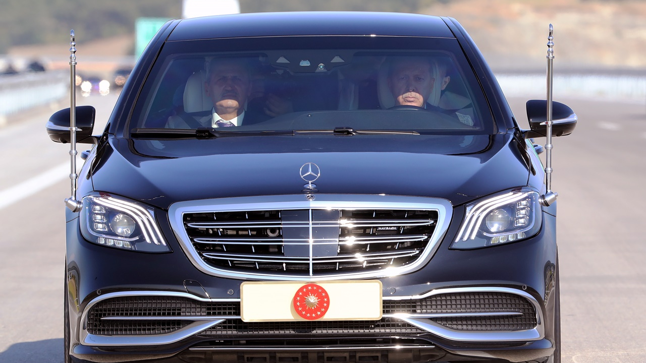Açılışın ardından direksiyonun başına geçti...