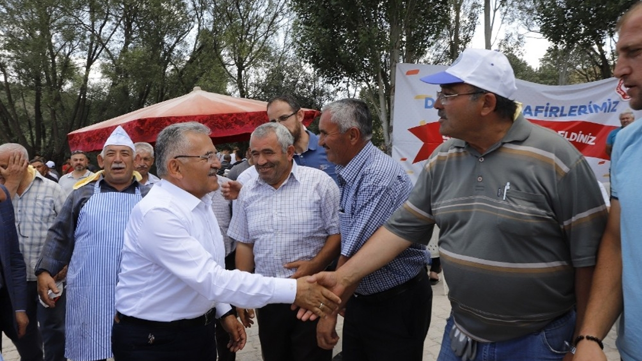 Kayseri'de Başkan Memduh Büyükkılıç, gurbetçilerle