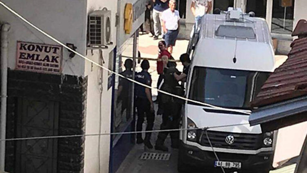 Paketin içinden çıkanlar şoke etti!