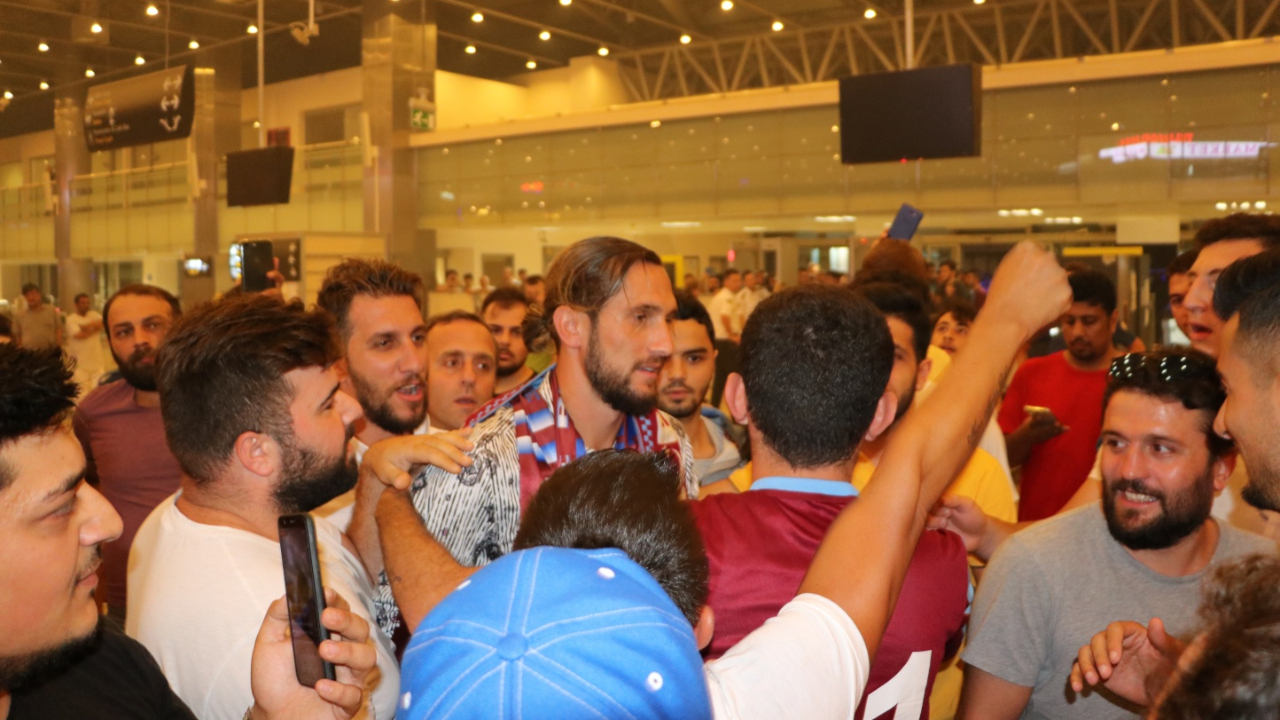 Yusuf Yazıcı transfer görüşmesi için Fransa'ya uçtu!