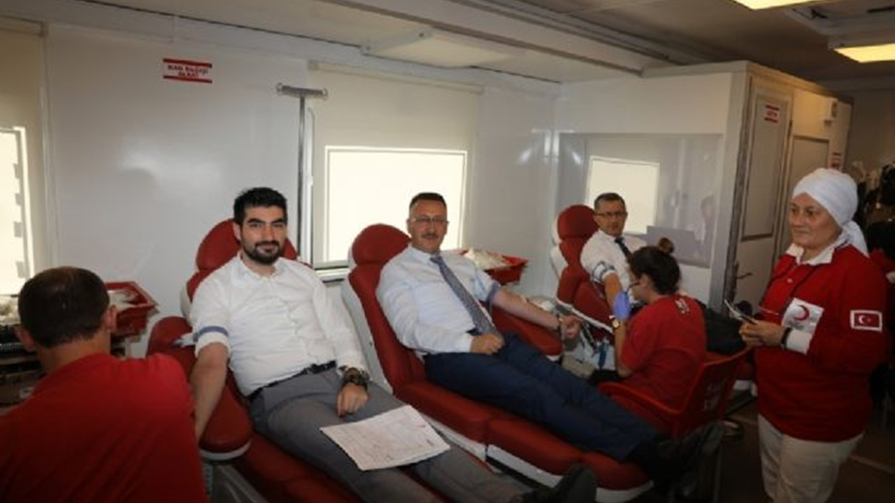 Sakarya'da İlk kan bağışı Başkan Mutlu Işıksu’dan