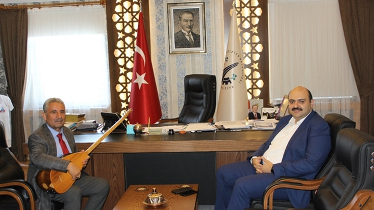 Erzurum'da Başkan Muhammed Cevdet Orhan’a Halk Ozanı usulü teşekkür