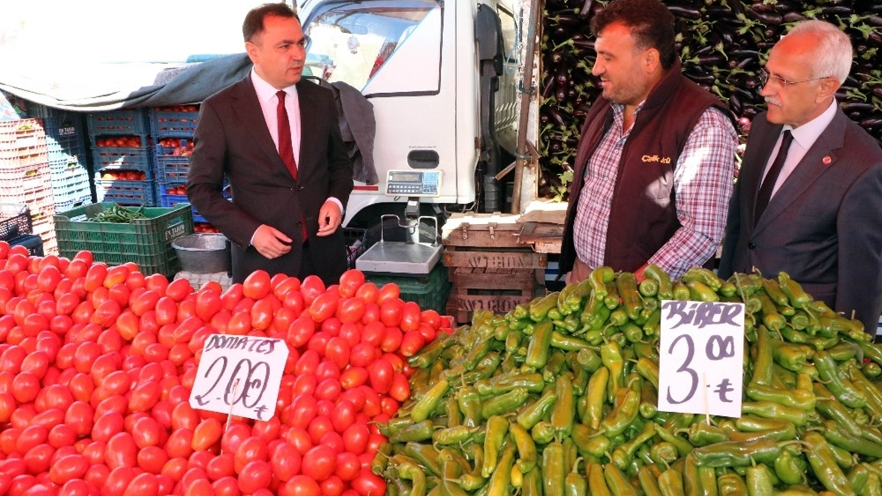 Yozgat'ta Vali Kadir Çakır, pazarcı esnafının sorunlarını dinledi
