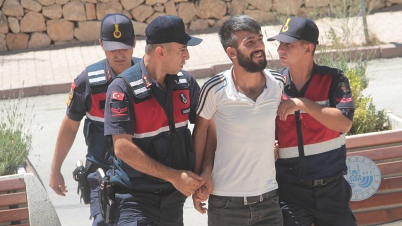 Babasının 17 yaşındaki sevgilisini öldürdü
