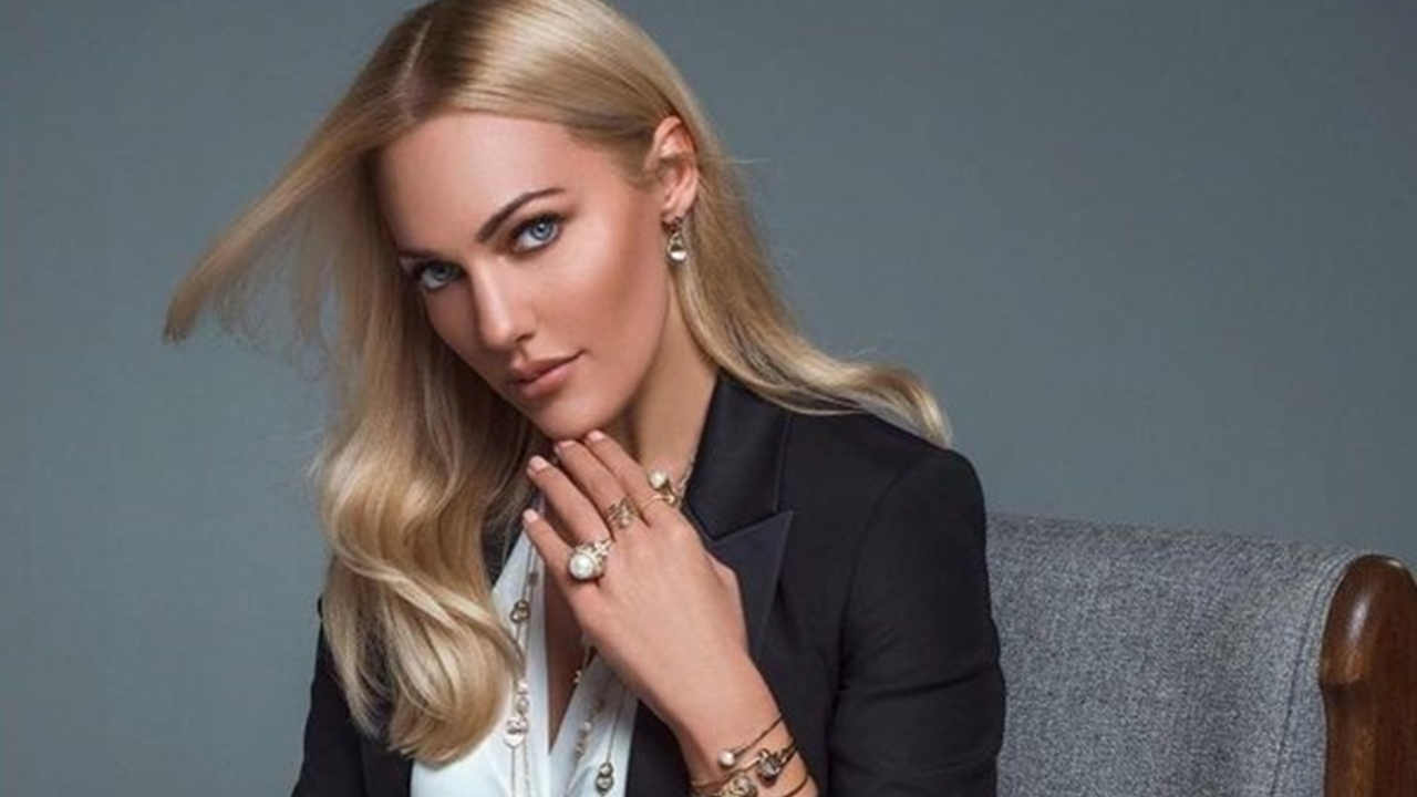 Meryem Uzerli'den 'rol bekliyorum' pozu!