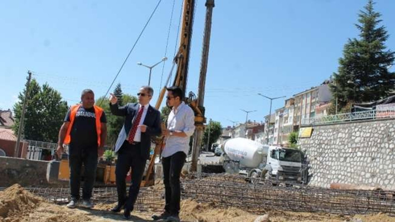 Kastamonu'da Kaymakam Deniz Pişkin, hükümet konağı inşaatını inceledi