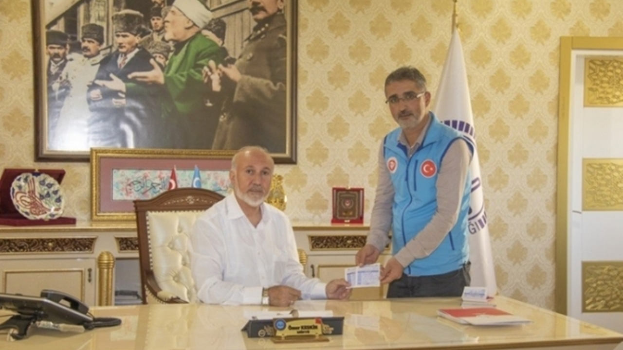 Van'da Müftü Ömer Keskin’den kurban bağışı