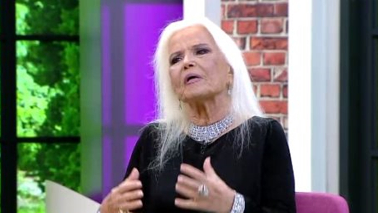 Gönül Yazar'dan canlı yayında aşk itirafı!