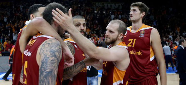 FLAŞ! Galatasaray'a transfer yasağı geldi!