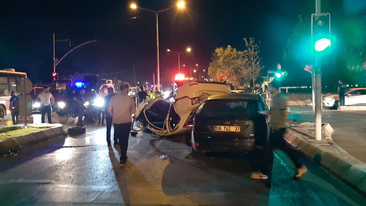 Takla atıp başka aracın üzerine düştü...
