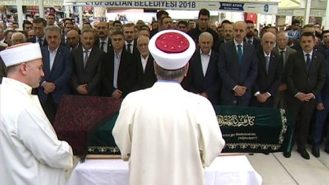İstanbul'da Başkan Hasan Akgün’ün yengesi son yolculuğuna uğurlandı