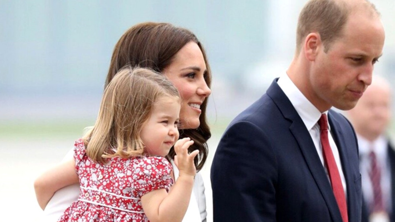 Kate Middleton'nın kızı halka dil çıkardı!