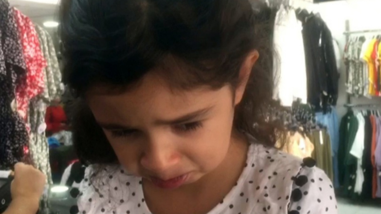 'Ablam geldi, yatağın altına saklandı!'