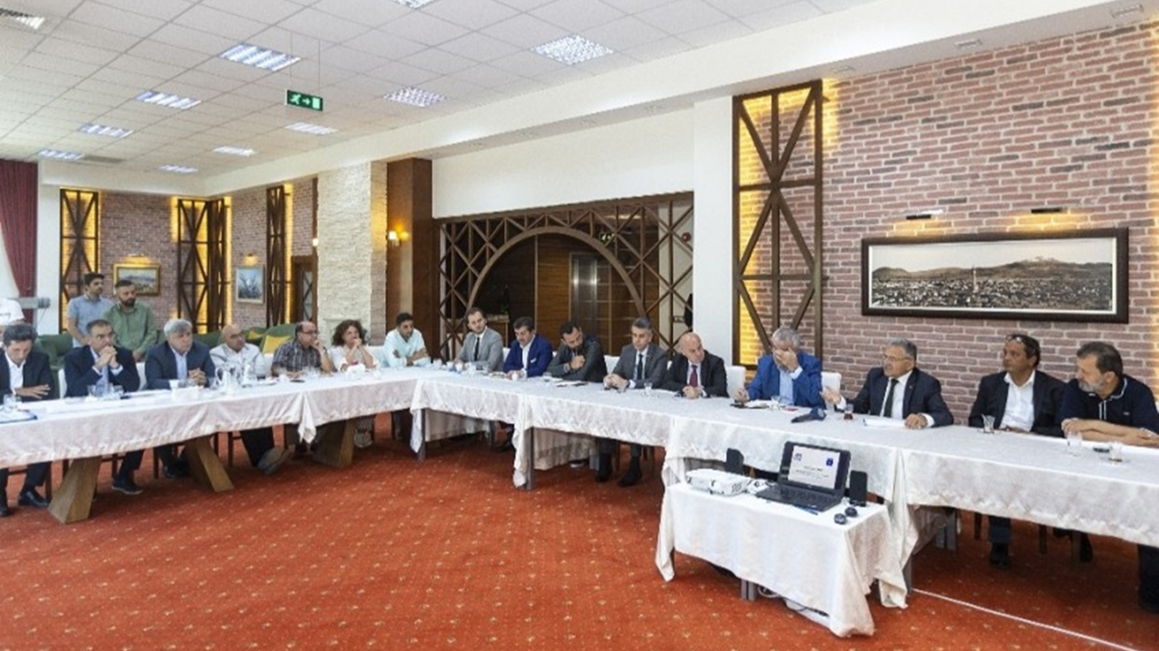 Kayseri'de Başkan Dr. Memduh Büyükkılıç, Erciyes’te yatırımcılarla bir araya geldi