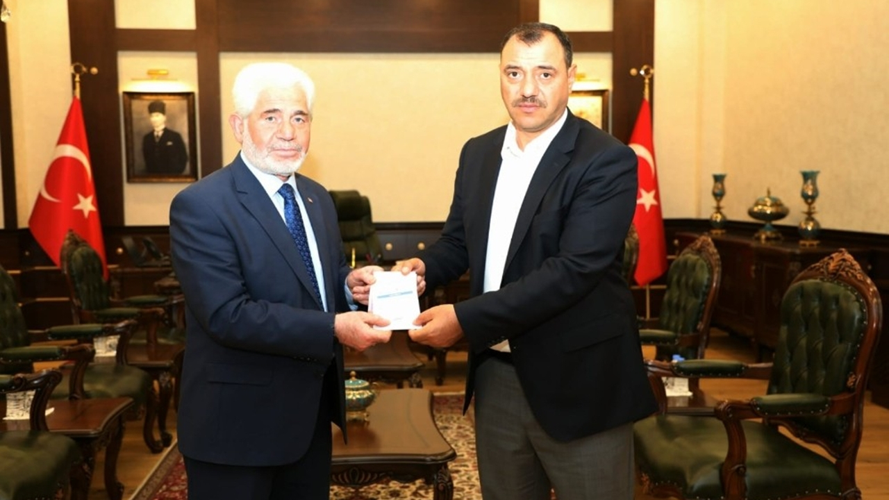 Elazığ'da Vali Çetin Oktay Kaldırım’dan kurban bağışı