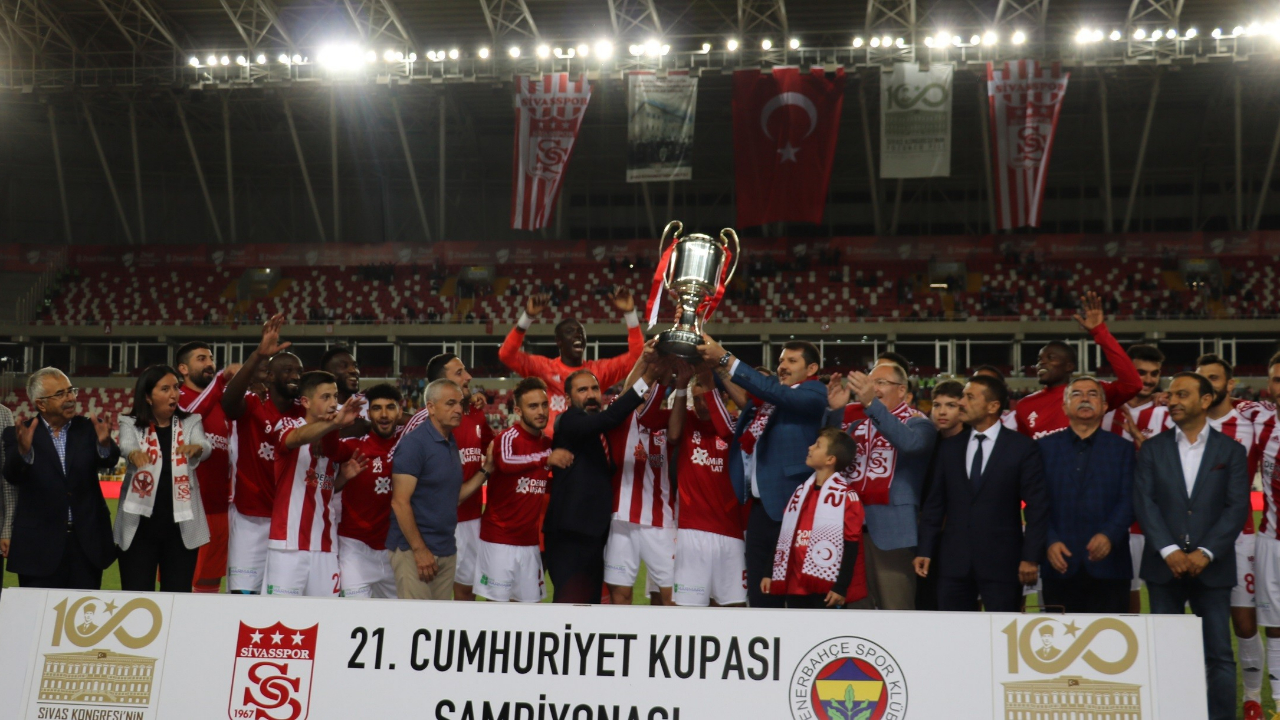 Cumhuriyet Kupası Fenerbahçe'yi yenen Sivasspor'un