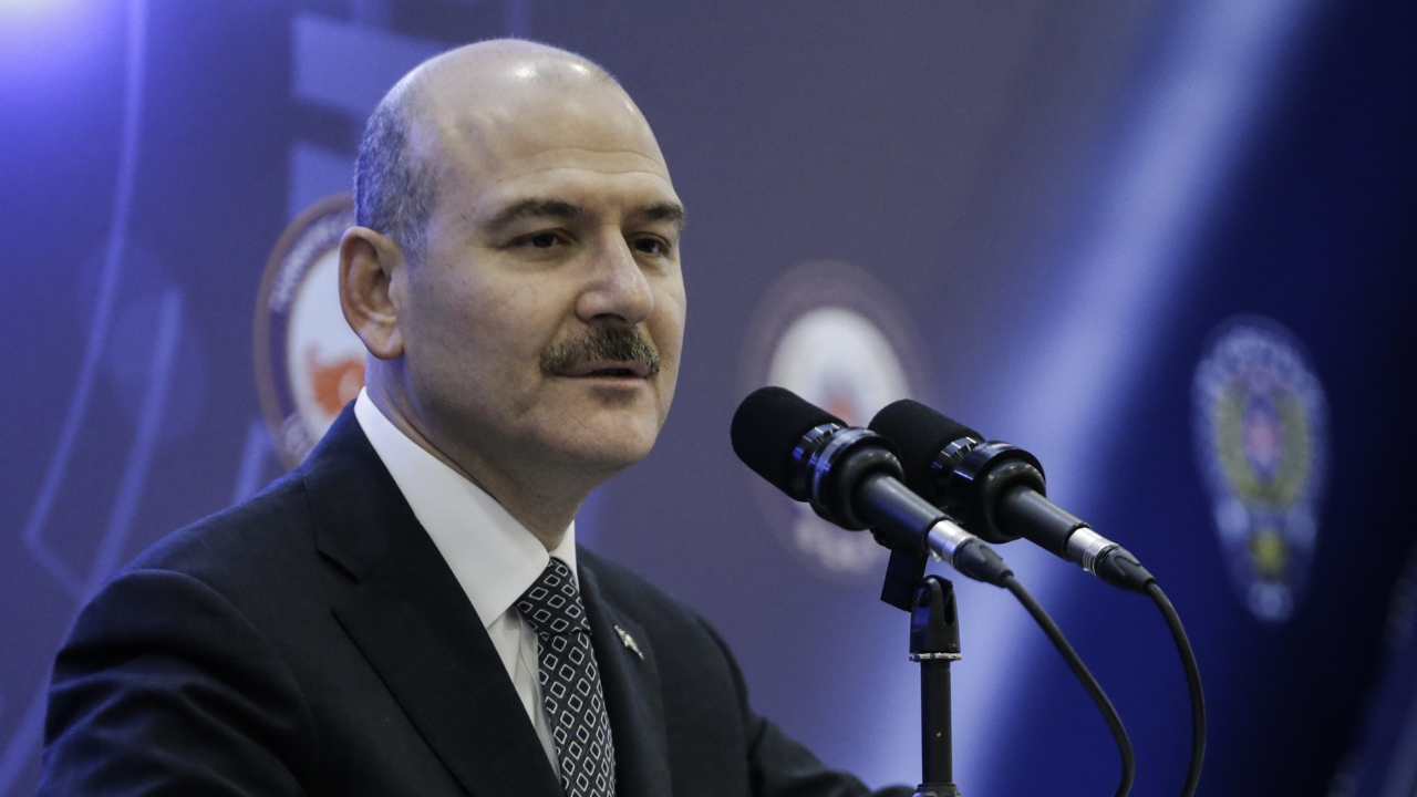 Bakan Soylu: 390'ın üzerinde ev hasarlı...