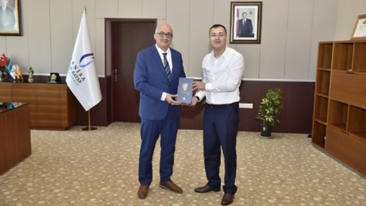 Manisa'da Memur-Sen’den Ahmet Ataç’a hayırlı olsun ziyareti
