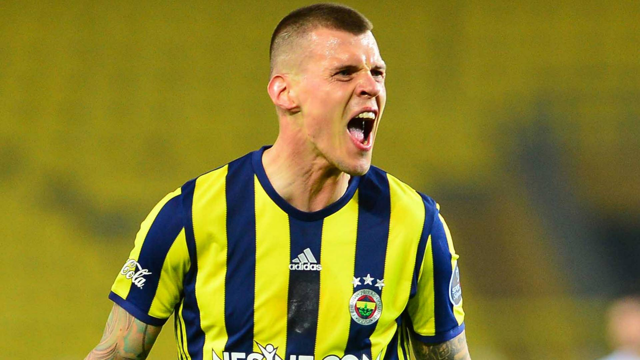 Skrtel imzayı attı!