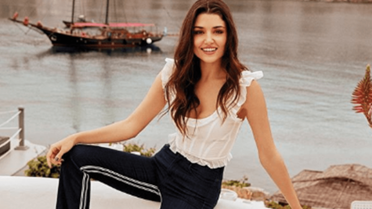 Hande Erçel Bollywood'a açılıyor!