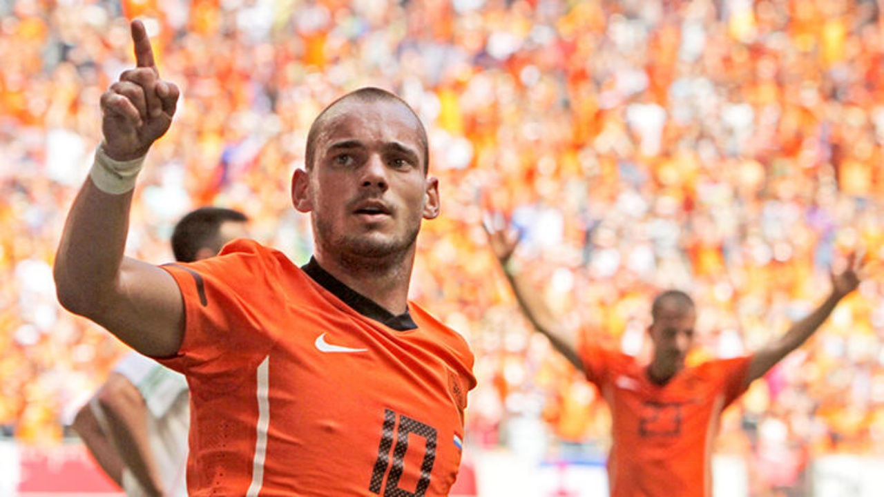 Galatasaray'ın eski yıldızı Sneijder'den şok karar