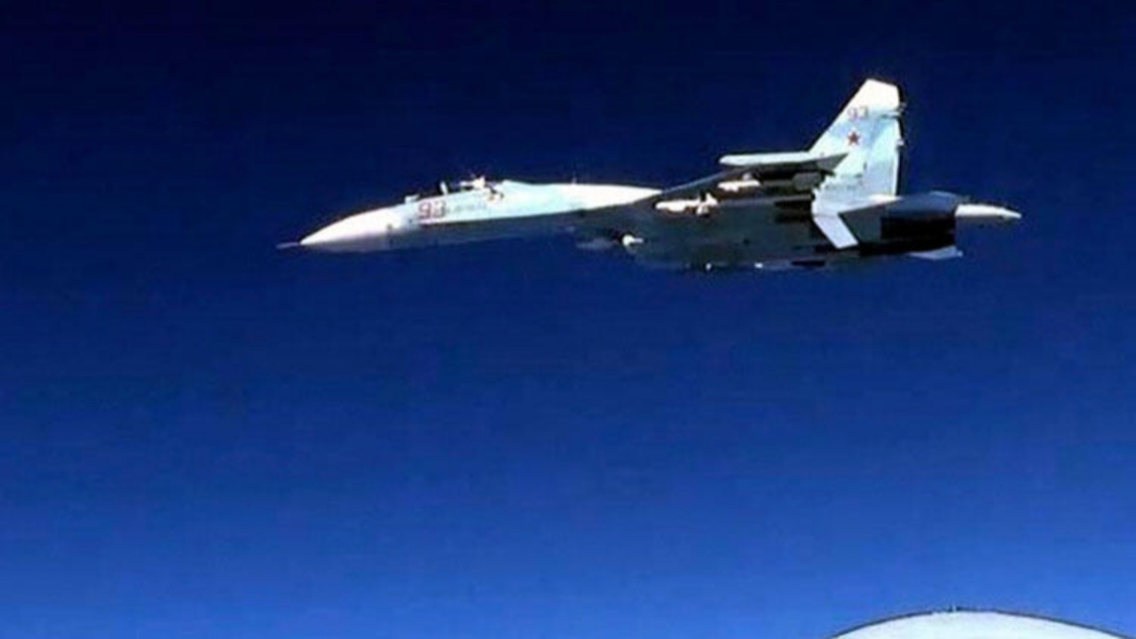 NATO ve Rus uçağı karşı karşıya geldi!