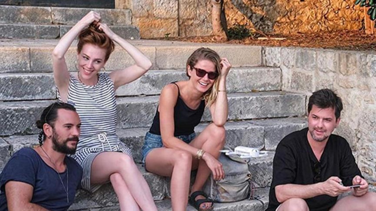 Burcu ve Elçin tatil yapıyor!