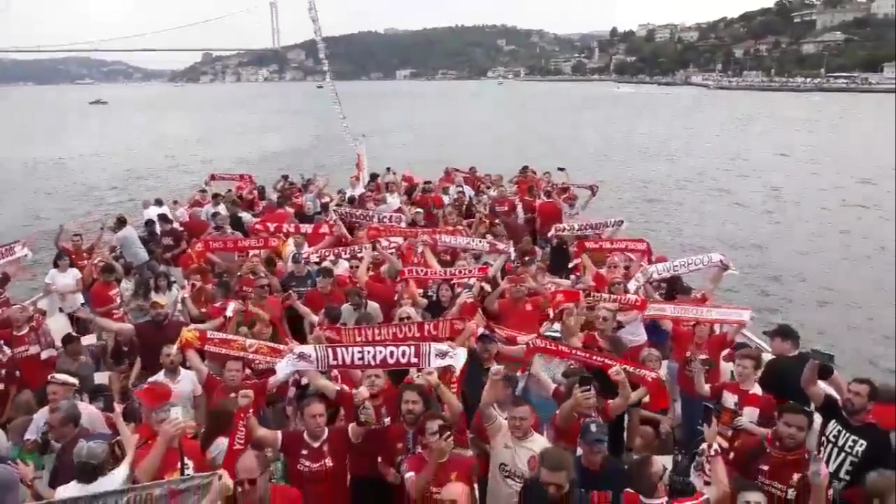 Liverpool taraftarı vapuru inletti...