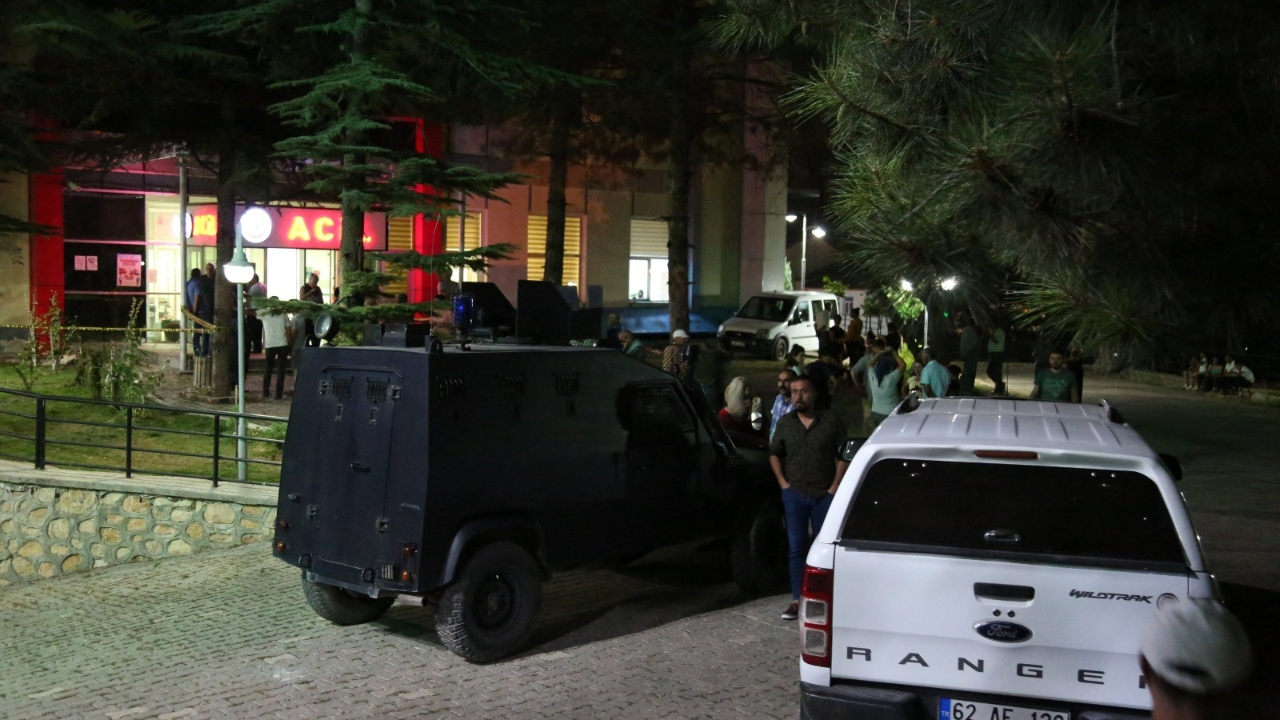 Akrabalarını öldürüp intihar etti...