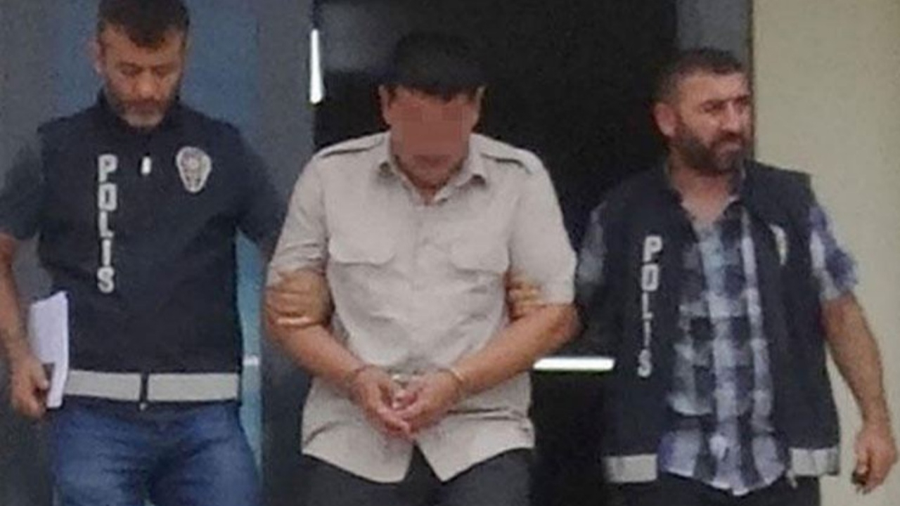 Önünde oturan kadının göğüslerini elledi!