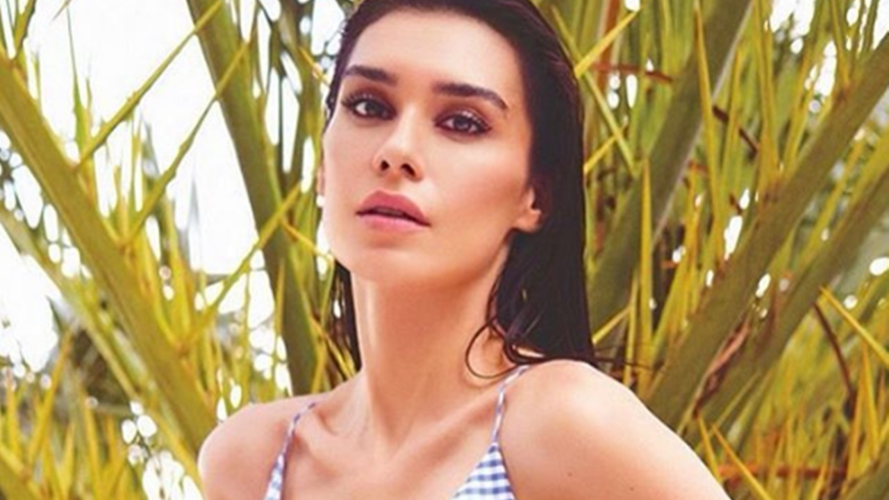 Burcu Kıratlı'nın bikinili paylaşımı çok konuşuldu