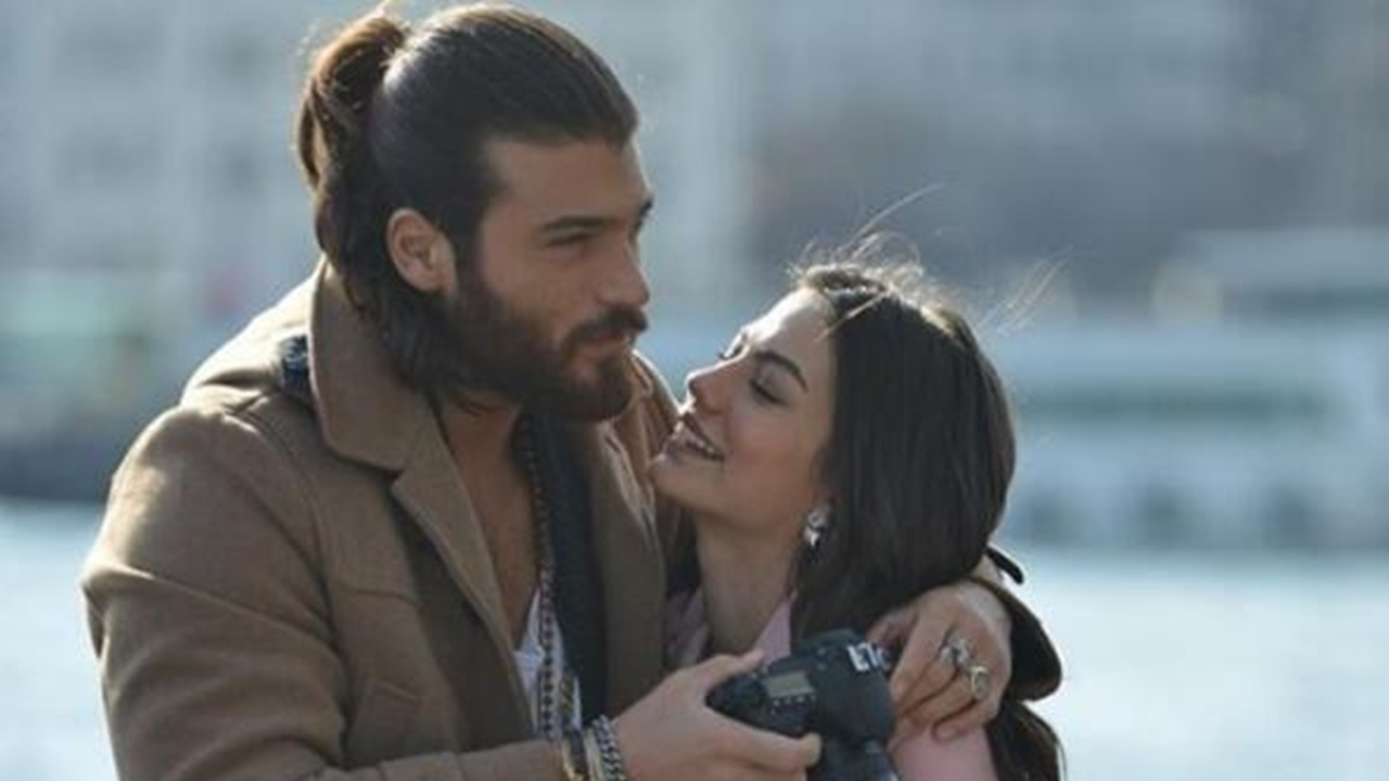 Demet Özdemir ile Can Yaman tatilini kanıtlayan ayrıntı!