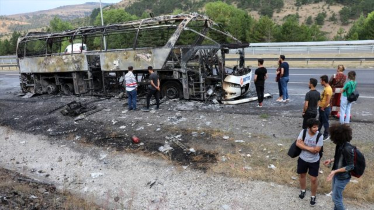 Bir otobüs daha alevlere teslim oldu!