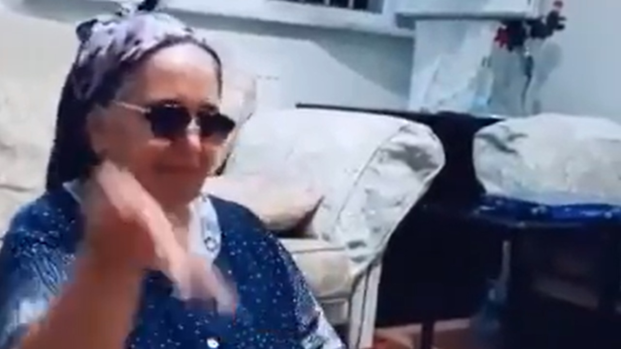 Yaşlı kadın nusreti taklit etti!