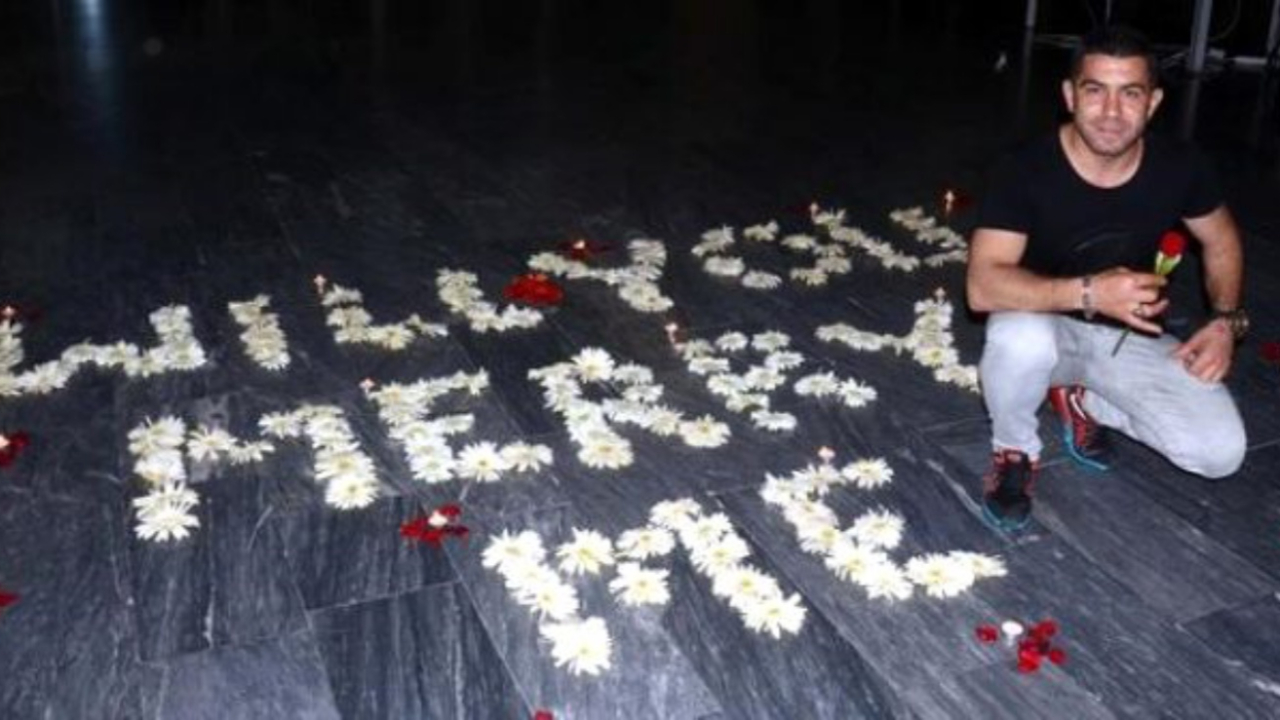 Romantik aşık sevgilisine dehşeti yaşattı!