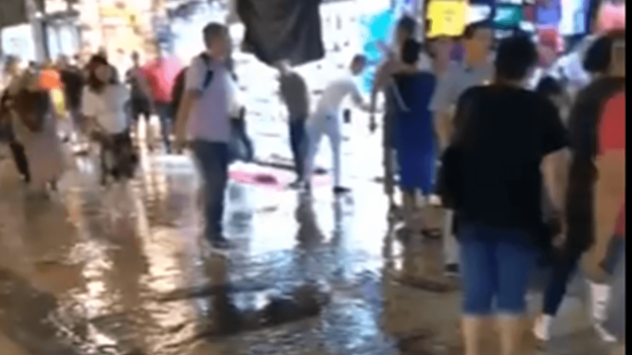 Kapalıçarşı'yı su bastı!