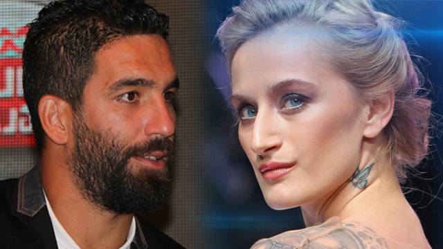 Arda Turan ve Didem Soydan iki dakika konuşmuşlar...
