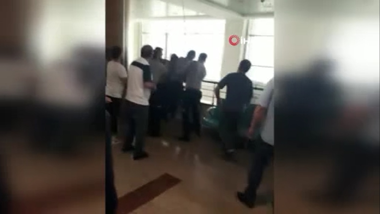 Sözlüsüyle tartışıp bıçakla rehin aldı...
