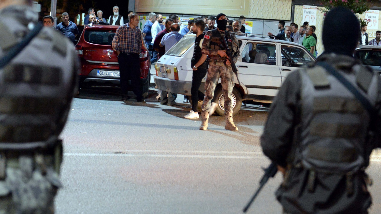 Asker ve polis ablukaya aldı!