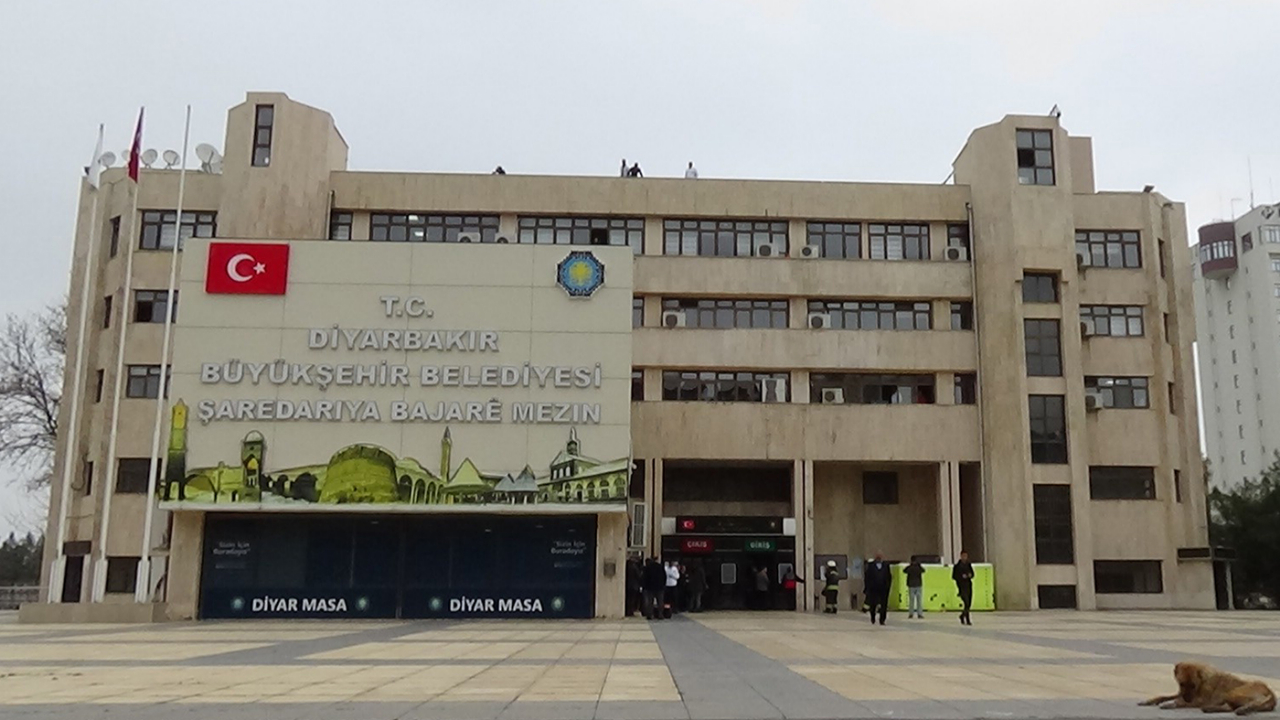 Diyarbakır Belediyesi'nde 40 kişi görevden alındı!