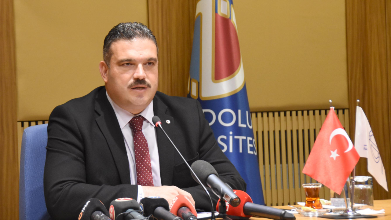 Eskişehir'de Rektör Şafak Ertan Çomaklı’dan öğrencilere ‘terör’ uyarısı